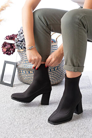 Beyaz Topuklu Kadın Streç Bot SİYAHA SİYAH