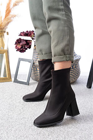 Beyaz Topuklu Kadın Streç Bot SİYAHA SİYAH