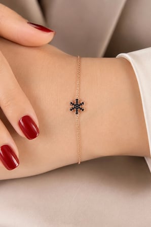 925 Ayar Gümüş Rose Altın Kaplamalı Siyah Taşlı Kar Tanesi Bileklik - 45053701