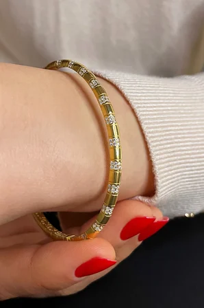 18k Altın Kaplamalı 925 Ayar Gümüş Zirkon Taşlı Kelepçe Bileklik - 45101301