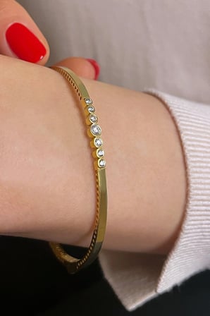 18k Altın Kaplamalı 925 Ayar Gümüş Zirkon Taşlı Kelepçe Bileklik - 45101401