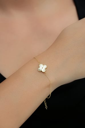 14K Altın Kaplamalı 925 Ayar Gümüş Kalemli Granada Saray Yoncası Bileklik - 45104401