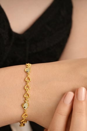 18K Altın Kaplamalı 925 Ayar Gümüş Balık Figürlü Kalp Dizisi Bileklik - 45105602