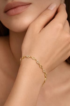 18K Altın Kaplamalı 925 Ayar Gümüş Zirkon Taşlı Dizi Damlalar Bileklik - 45106002