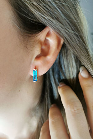 Aqua Taşlı Altın Çubuk Küpe