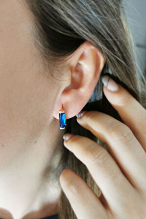 Lacivert Taşlı Altın Çubuk Küpe