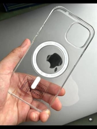 Apple iPhone 16 Pro Max Magsafe Animasyonlu Sararmaz Kutulu Mika Kamera Tuşu Korumalı  Şeffaf Kılıf