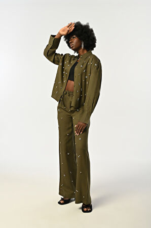 KADIN ÖNÜ TAŞ İŞLEMELİ HAKİ RENK GÖMLEK