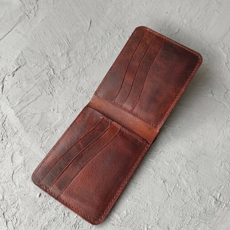 Hakiki Deri Erkek Cüzdan - Klasik Bifold, Kart Bölmeli, Şık, Uzun Ömürlü ve Kaliteli Tasarım (8,5 x 11 cm) - Kahverengi