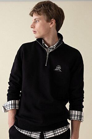 DeFacto Comfort Regular Fit Rahat Kalıp Fermuarlı Dik Yaka Baskılı Sweatshirt C6132AX24AUBK81