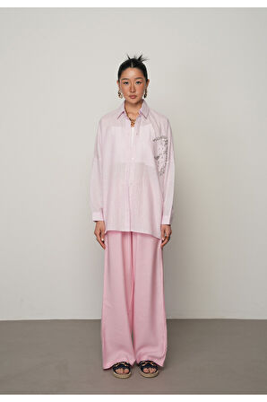 KADIN TEK CEPLİ TAŞ İŞLEMELİ PEMBE RENK OVERSİZE GÖMLEK