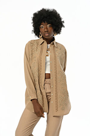 KADIN ÖNÜ NAKIŞ İŞLEMELİ OVERSİZE KESİM GÖMLEK