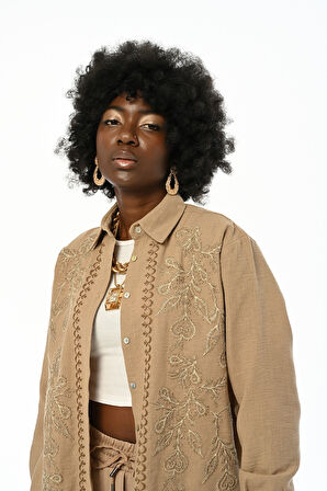 KADIN ÖNÜ NAKIŞ İŞLEMELİ OVERSİZE KESİM GÖMLEK