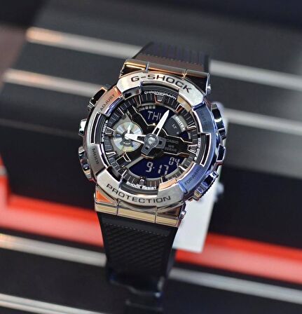 Casio GM-110-1ADR G-Shock Erkek Kol Saati