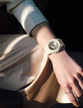 G-Shock Quartz Kadın Kol Saati GMA-P2100ST-7ADR