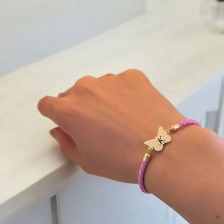 14 Ayar Altın Plakalı K Harfine Özel Kelebek Motifli Doğal Pembe Derili Hediye Bileklik-455