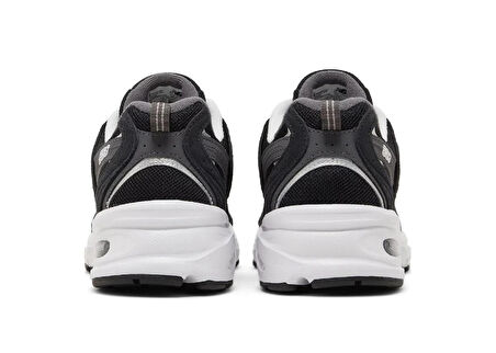 New Balance 530
Classic Black Grey Unisex Sneaker 