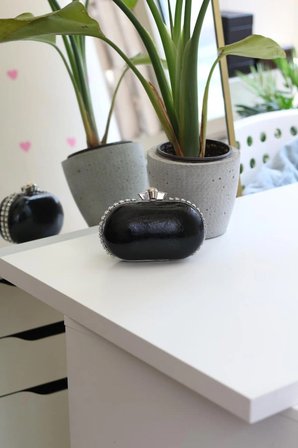 Siyah Parlak Taş Detaylı Zincirli Kasalı Abiye Çantası