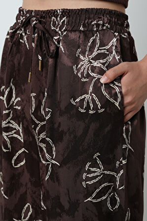 Kadın Çiçek Desenli Kahverengi Jakarlı Bol Paça Desenli Pantolon