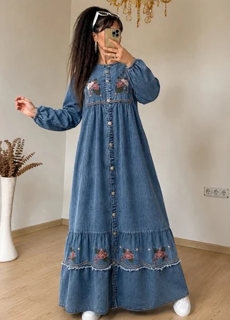 Nakış Detay ve Düğmeli Kot Elbise Acık Mavi