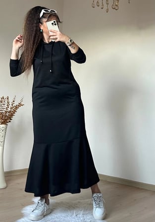Kapusonlu Etek Fırfırlı Elbise Sıyah