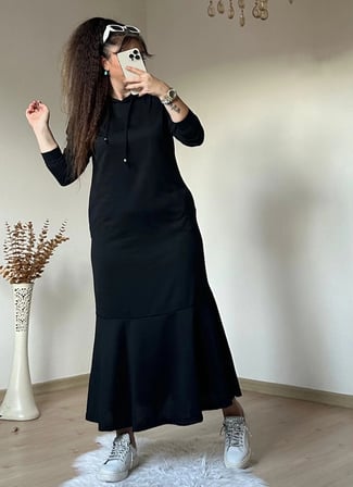 Kapusonlu Etek Fırfırlı Elbise Sıyah