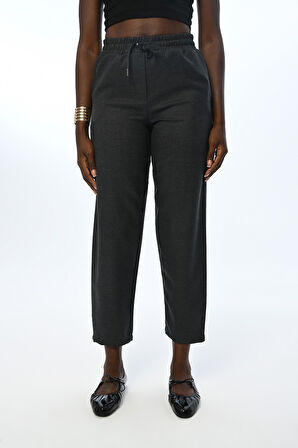 KADIN BELİ LASTİKLİ RAHAT KALIP REGULAR DÜZ RENK PANTOLON