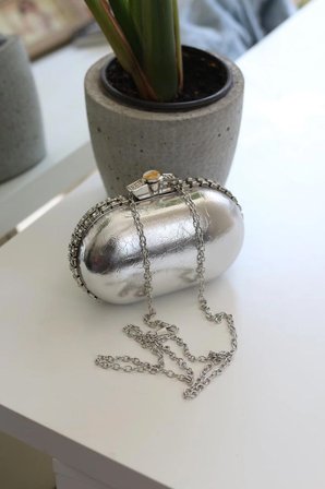 Silver Parlak Taş Detaylı Zincirli Kasalı Abiye Çantası