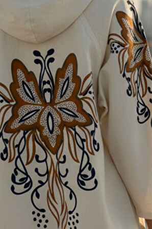 Kadın Krem Kapüşonlu Fermuarlı Etnik Desen Detaylı Oversize Ceket – Çiçek Desenli Şık Kadın Ceket 