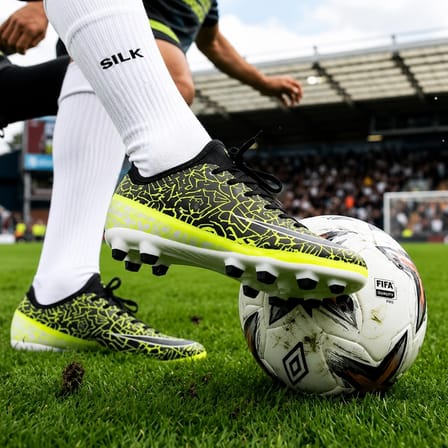 Futbol Kramponu 36-44 Numara Şık Tasarım, Dikkat Çeken Renk Seçenekleri