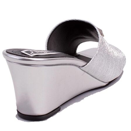 Dagoster DZA07-108524344 Gümüş Dolgu Taban Topuklu Kadın Terlik