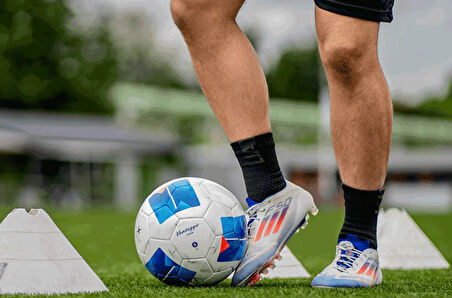 Molten FIFA Onaylı Yapıştırma 5 No Futbol Topu (Türkiye Üniversite Federasyonu Resmi Maç Topu)  F5N4900