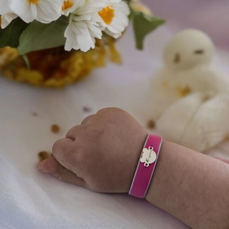 14 Ayar Altın Plakalı Şeyma İsmine Özel Ayıcık Figürlü Doğal Pembe Derili Hediye Bileklik-458