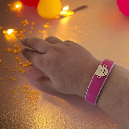 14 Ayar Altın Plakalı Hz Ali Temalı Ayıcık Figürlü Doğal Pembe Derili Hediye Bileklik-458