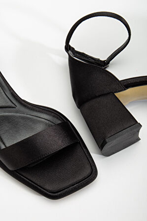 Suzi Siyah Saten Platformlu Açık Burunlu Kalın Topuklu Ayakkabı 