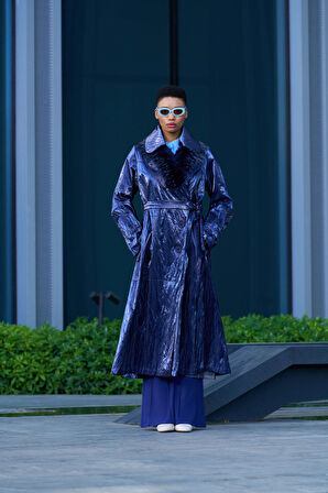 Misswhence Kürk Yaka Parlak Lacivert Kadın Pardösü 23234519