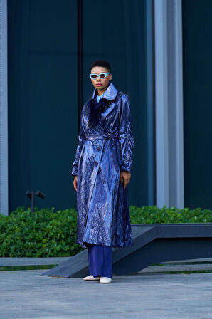 Misswhence Kürk Yaka Parlak Lacivert Kadın Pardösü 23234519