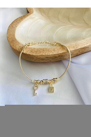 Gold Dorika Kilit Anahtar Taşlı Charm Bileklik