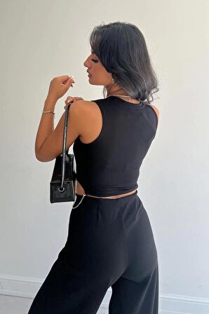 Yanlardan Zincirli Siyah Bluz