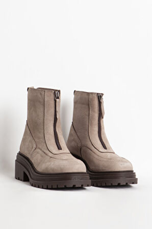 DERİCLUB Kadın Kalın Taban Ön Fermuar Detaylı Kadın Bot Gerçek Deri BR 66207 NUBUK VİZON