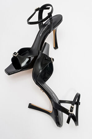 DERİCLUB Kadın Stiletto Tokalı Bilek Bağlamalı Rugan Topuklu Ayakkabı Gerçek Deri SY 27300 SİYAH