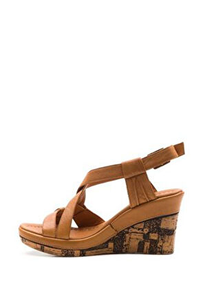 DERİCLUB Kadın Dolgu Topuklu Sandalet Gerçek Deri ZY 5345 TABA