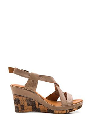 DERİCLUB Kadın Dolgu Topuklu Sandalet Gerçek Deri ZY 5345 KUM