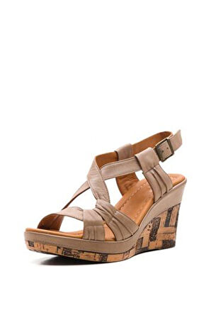 DERİCLUB Kadın Dolgu Topuklu Sandalet Gerçek Deri ZY 5345 KUM