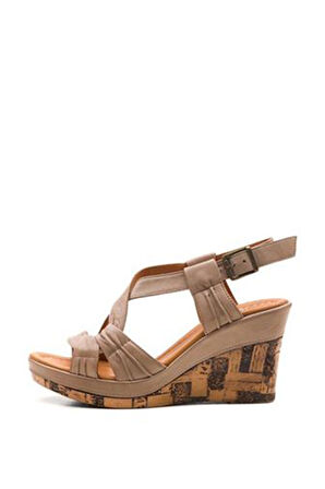 DERİCLUB Kadın Dolgu Topuklu Sandalet Gerçek Deri ZY 5345 KUM