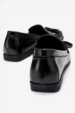 Kadın Püskül Detaylı Loafer Ayakkabı Gerçek Deri MIREN SİYAH 