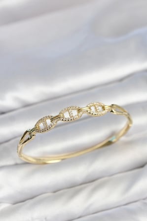 Gold Renk Gemi Zinciri Model Zirkon Taşlı Kadın Kelepçe Bileklik