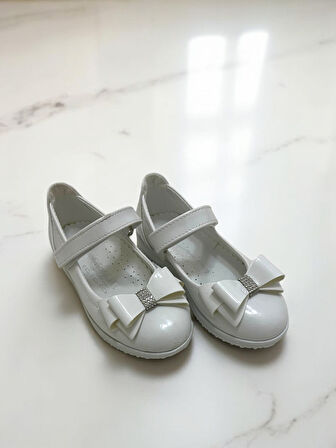 Kız Çocuk Kelebek Taşlı Fiyonklu Beyaz Rugan Ortopedik Babet