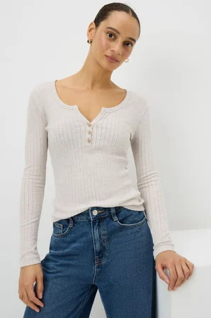 Kadın Bej V Yaka Düğmeli Uzun Kollu Basic Slim Fit Bluz – Kadın Bluz