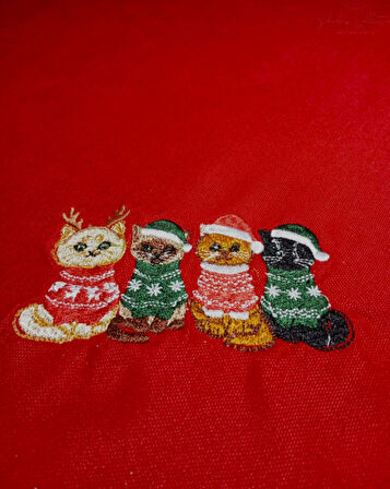 YILBAŞI  KEDİCİK AİLESİ NAKIŞLI ÇAM AĞACI ÖRTÜSÜ (90CM)